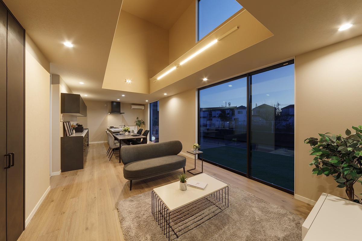 鏡面の外壁が映えるアーバンな住まい