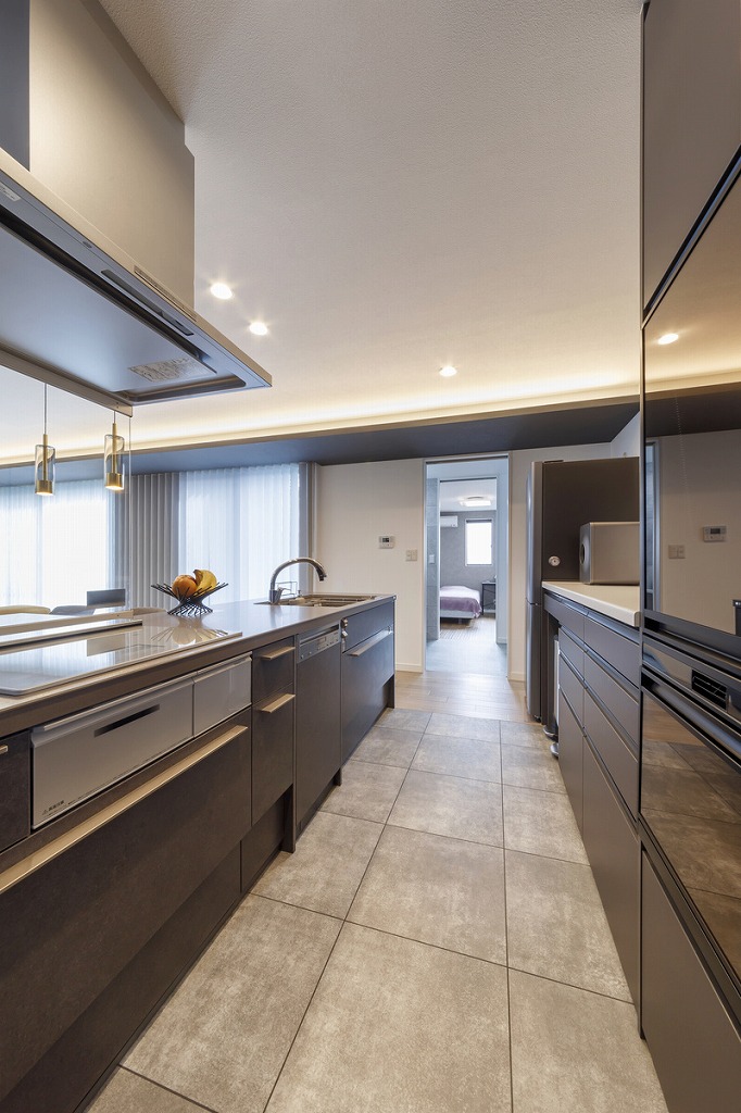 究極のラグジュアリーを追求したガレージ付きの平屋