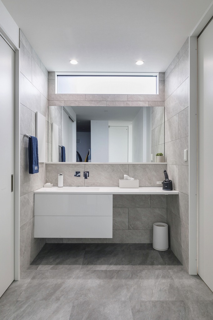 究極のラグジュアリーを追求したガレージ付きの平屋