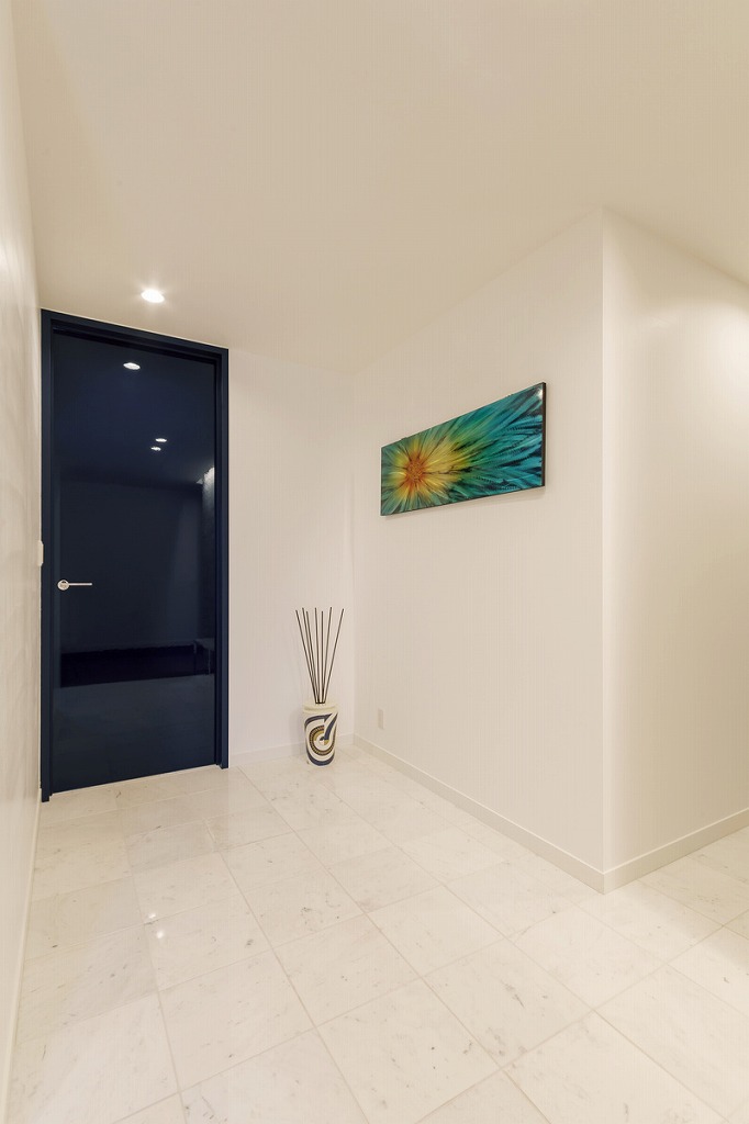 究極のラグジュアリーを追求したガレージ付きの平屋