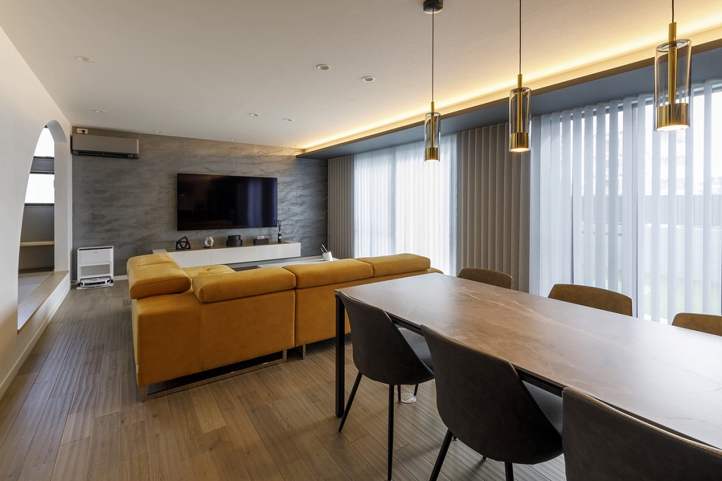 究極のラグジュアリーを追求したガレージ付きの平屋