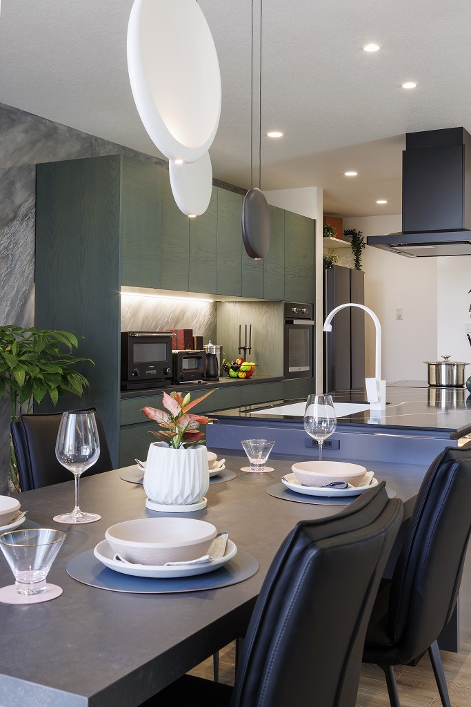 〈性能×デザインの融合美〉群を抜く美しさが佇む、五感を刺激する家