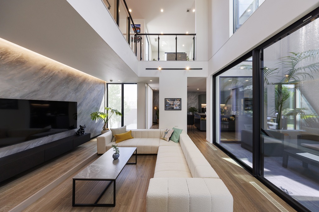 〈性能×デザインの融合美〉群を抜く美しさが佇む、五感を刺激する家